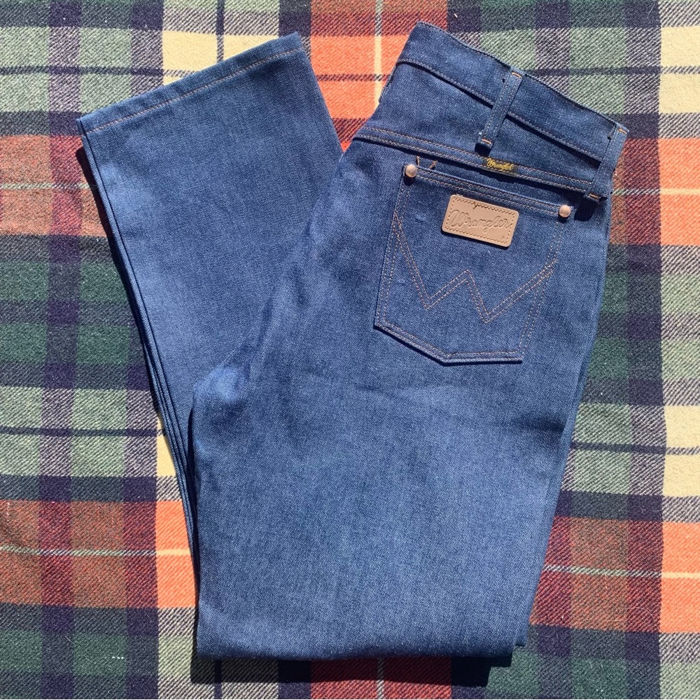 NWOT men’s vintage wrangler medium blue wash starched style boot cut jeans 36x30
